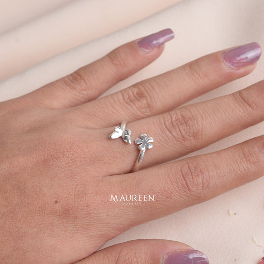 Anillo mariposa con flor regulable - Plata