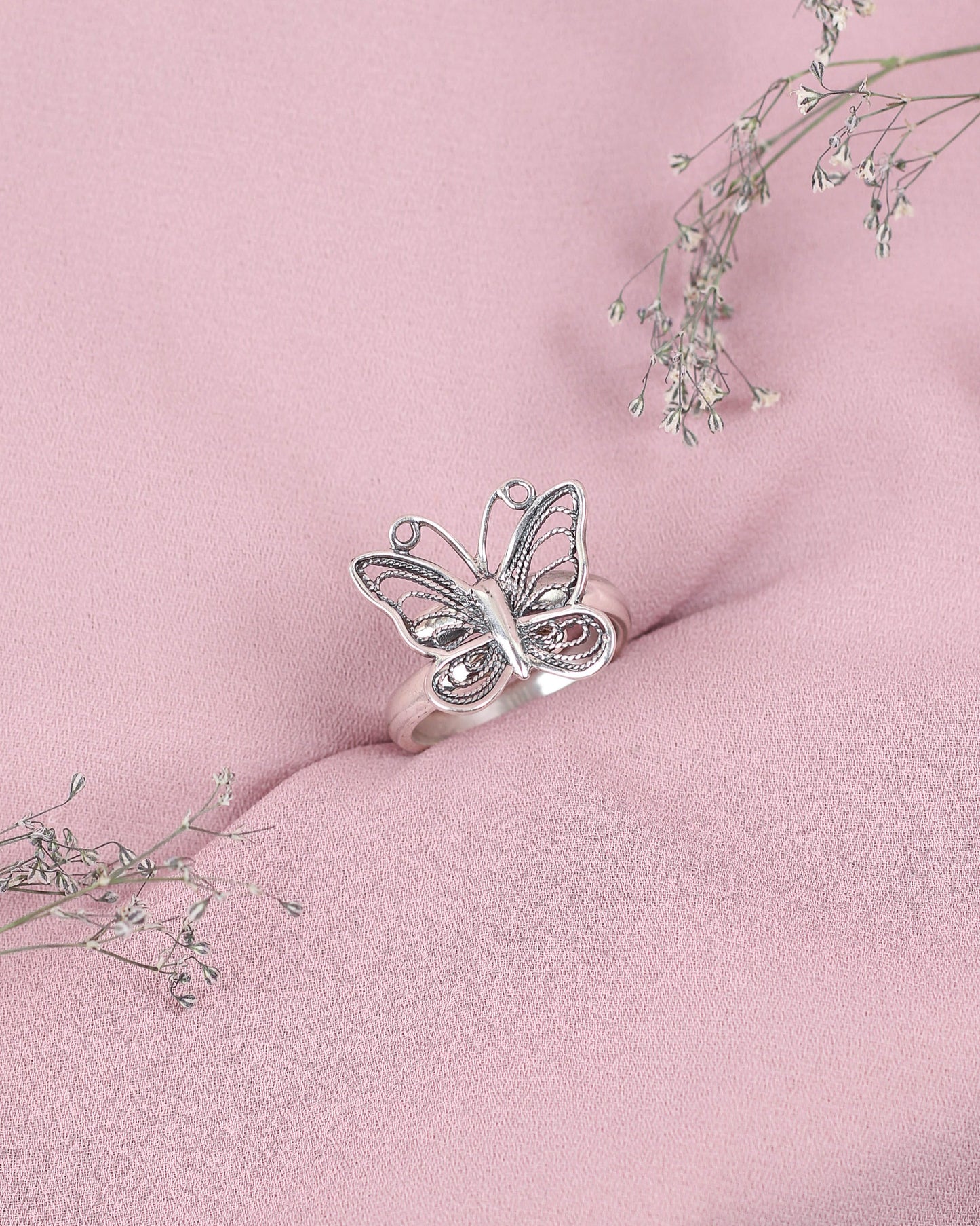 Anillo mariposa tejida pequeña con dos antenas- Plata quemada