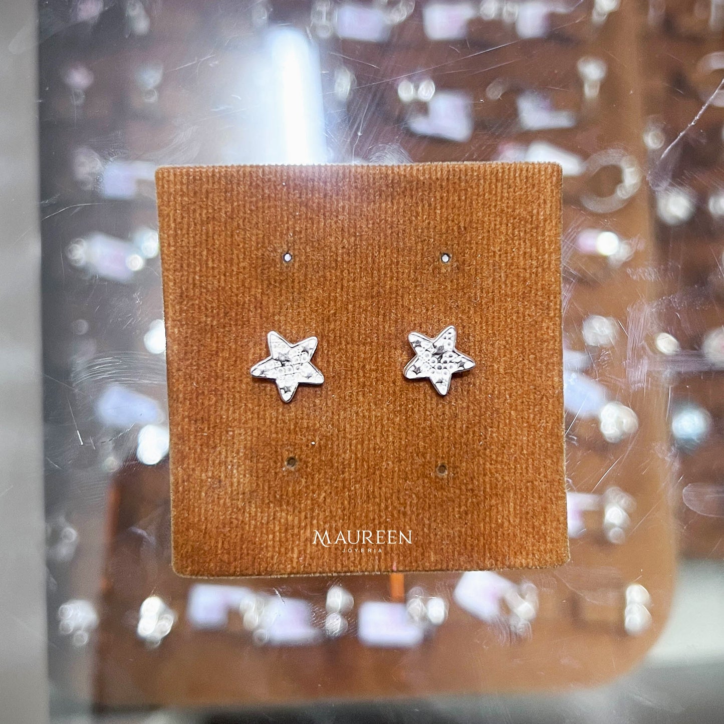 Arete estrella con relieve - Plata