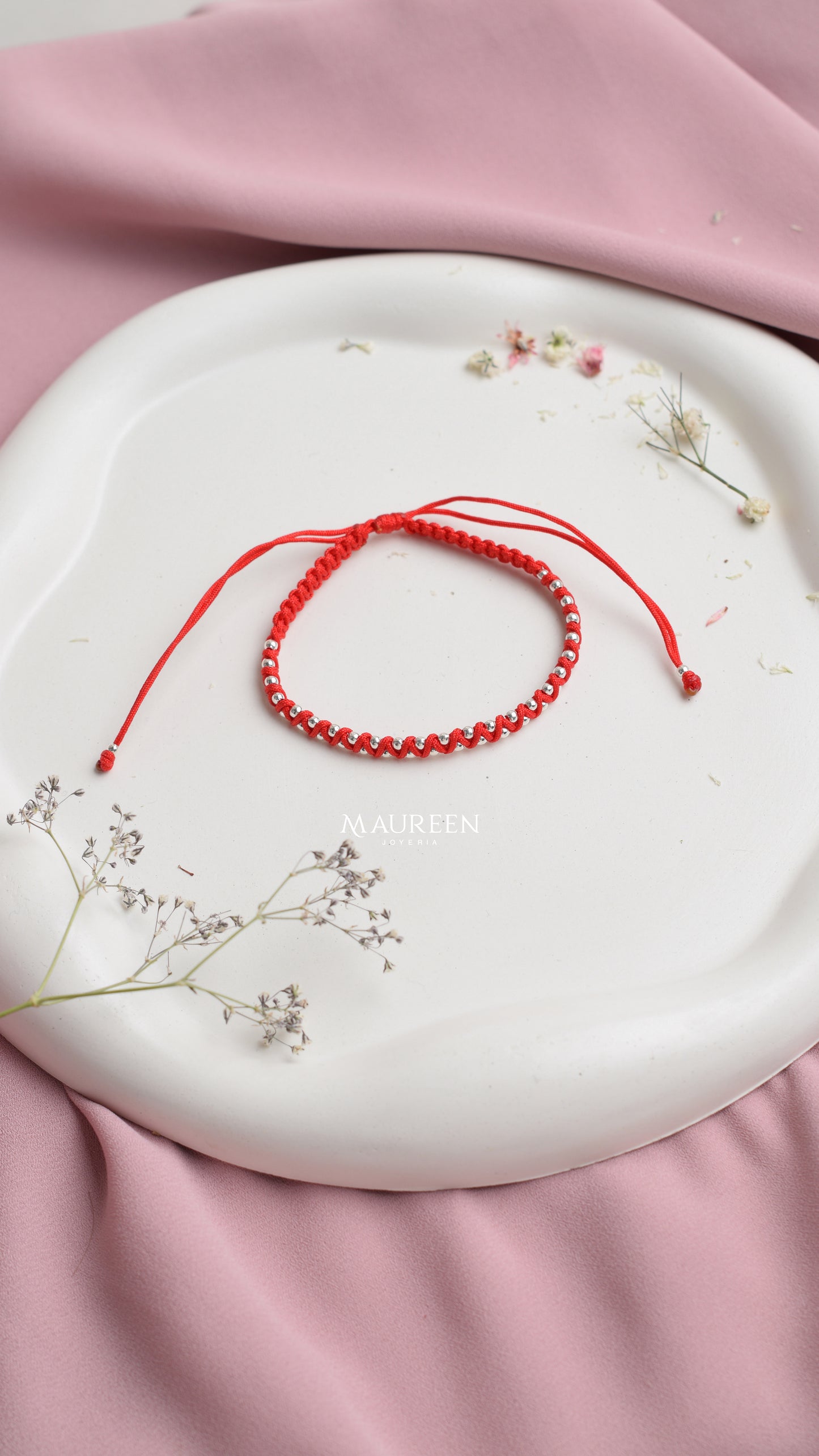 Pulsera tejida con esferas hilo rojo - Plata