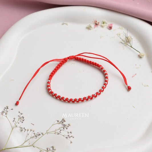 Pulsera tejida con esferas hilo rojo - Plata