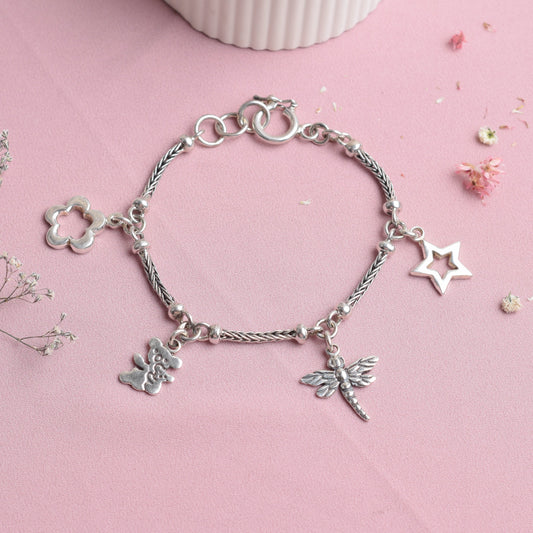 Pulsera con dijes estrella, flor, libelula - Plata quemada